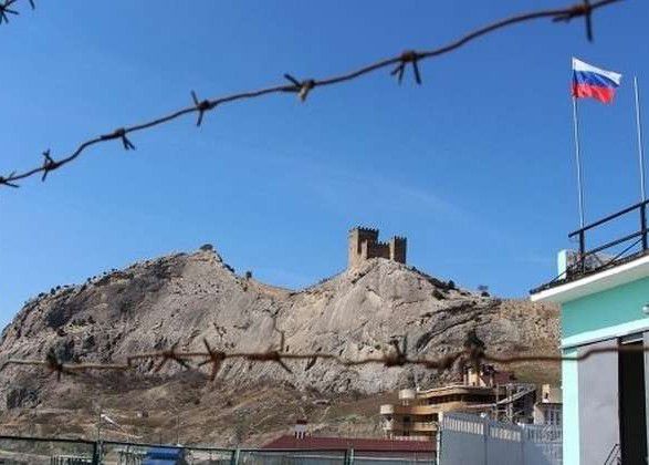 Екологічна катастрофа в Криму: зі сміттям  і без води