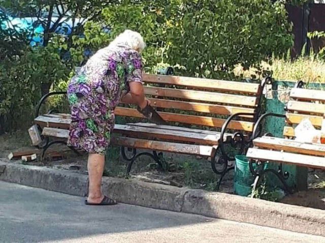 Тут сидять... конкурентки
