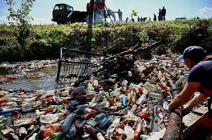 Закарпаття: Русло звільнили  від сміттєвих загат
