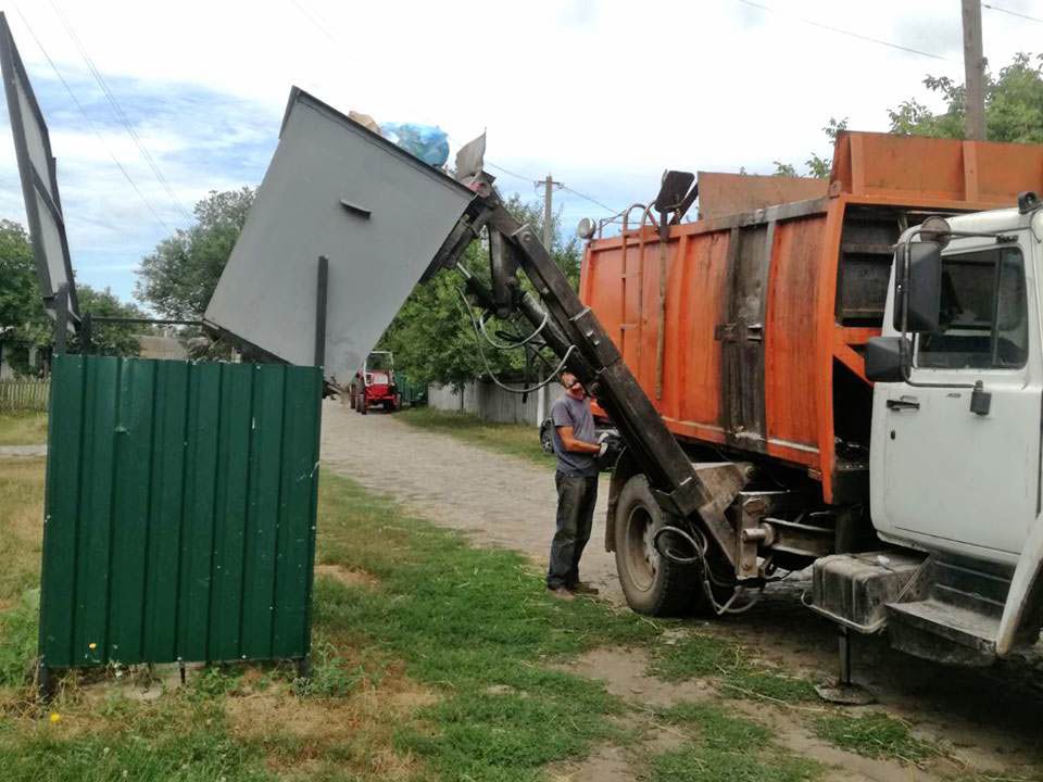 Полтавщина: У глибинці вивозять сміття «по-міському»