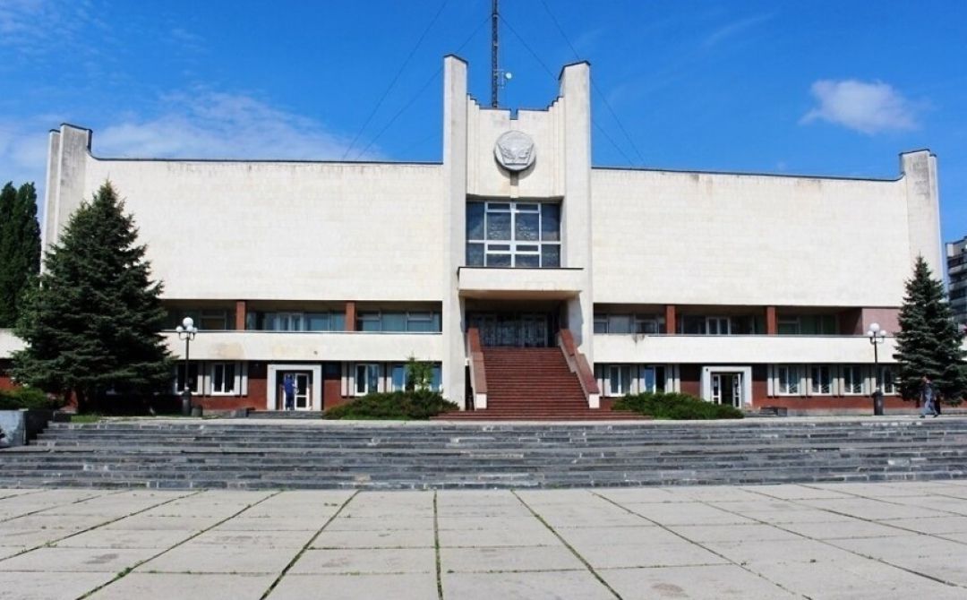 У Луцьку деполітизують площу закоханих