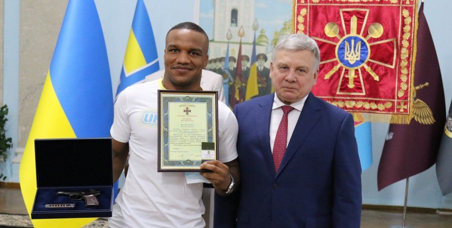 Беленюк отримав звання і зброю