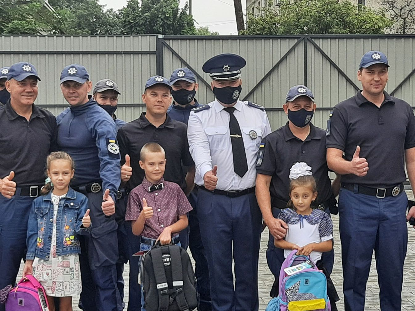 Донеччина: Кращим службовцям — відзнаки, першокласникам — рюкзаки