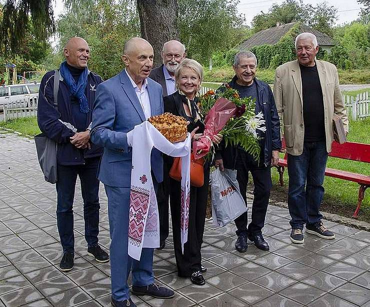 Дипломат написав книжку про маму