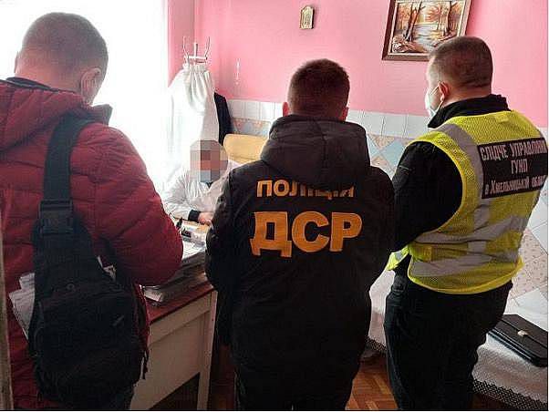 Коли країна задихається від епідемії, хтось гріє руки на хворобах і смертях