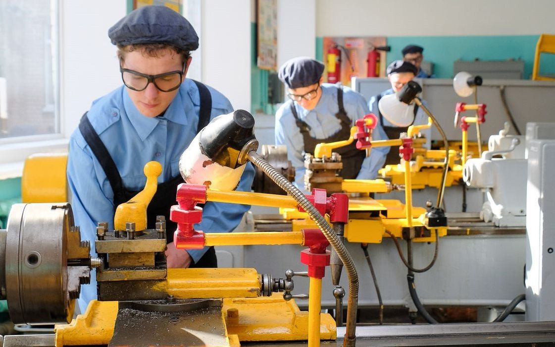 У дефіциті токарі, слюсарі та газозварники