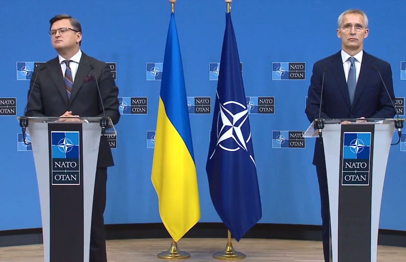 Російська армада готова до бою. Чи зупинить її дипломатія?