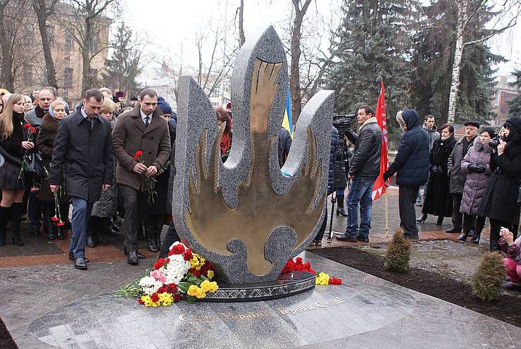 Чотири варіанти ескізу створив за чотири години