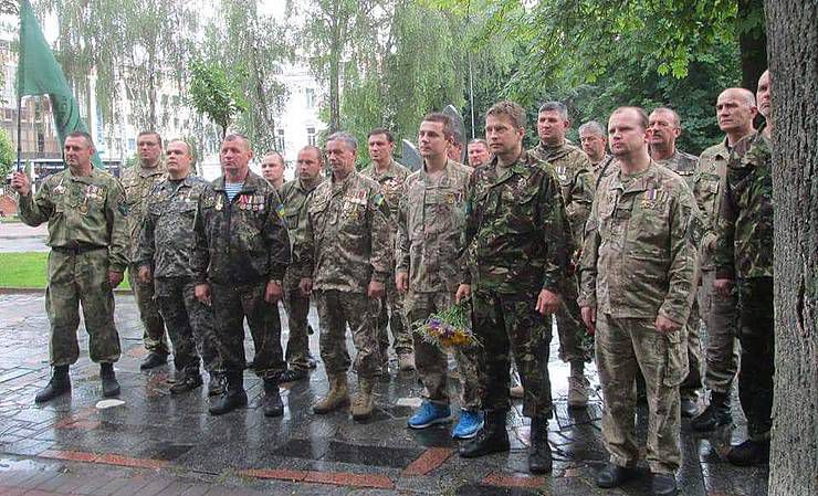 Трійка мінометників:  «Зайчик», «Кремінь» і «Дядько Вітя»