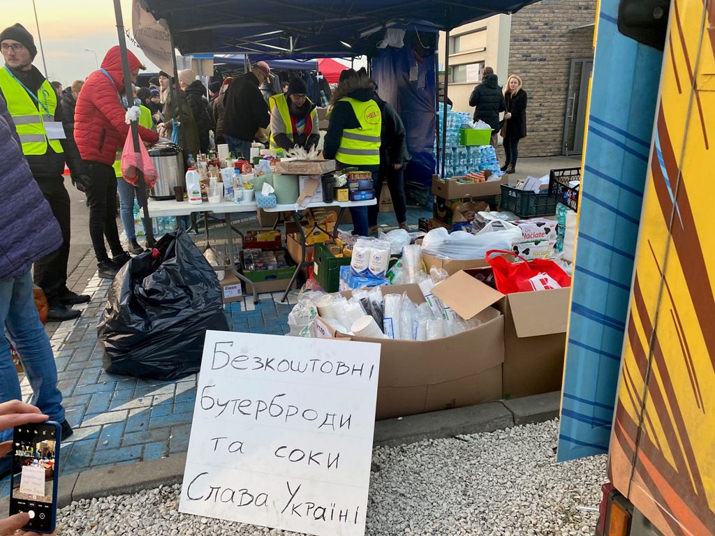 Ситуація в пункті перетину справді вражає: ані хаосу, ані паніки