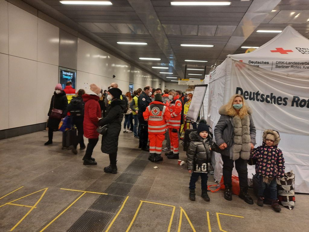 Німеччина рятує біженців від війни в Україні, незалежно від їхньої національності