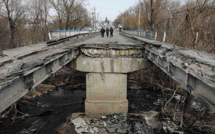 Про руйнування дорожньої інфраструктури та автомобільний транспорт
