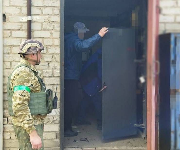 Єдиний на місто електромонтер повернув світло третині споживачів Сєвєродонецька