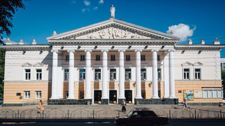 Театр знову запрошує на вистави – шість спектаклів покажуть за тиждень