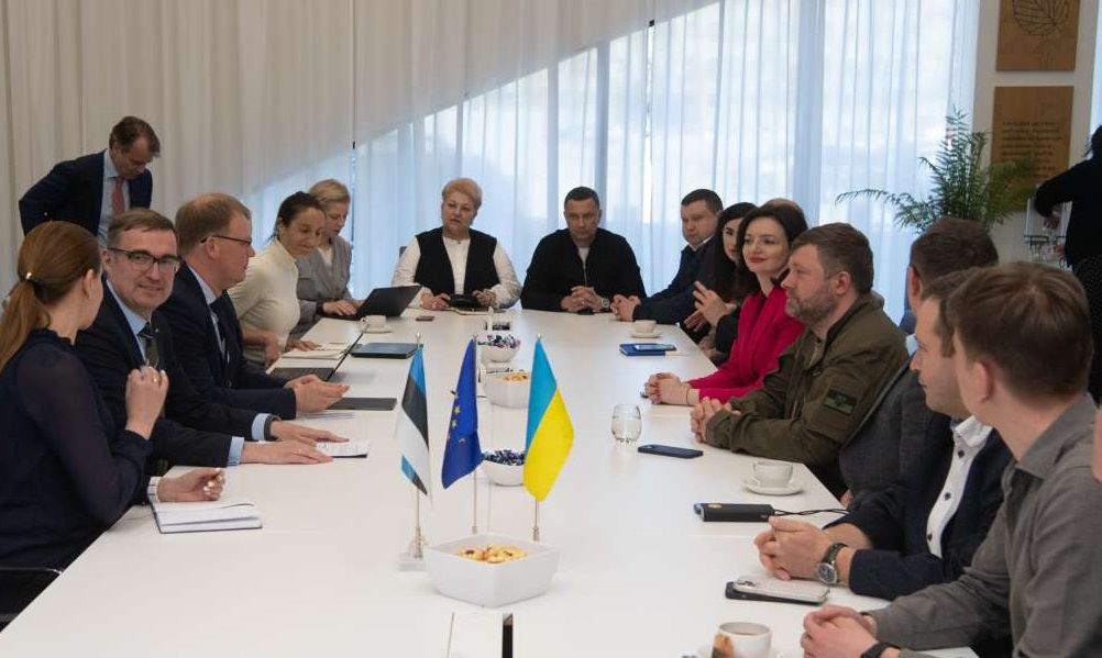 Разом ми відбудуємо Україну