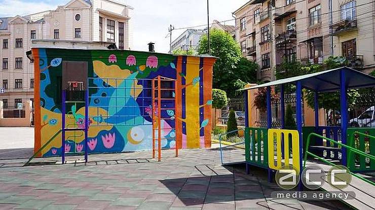Приїжджі художники намалювали у Чернівцях на знак подяки каскад муралів