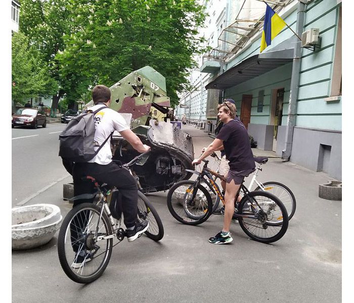 У середмісті столиці з’явилися нові «подарунки» для путіна