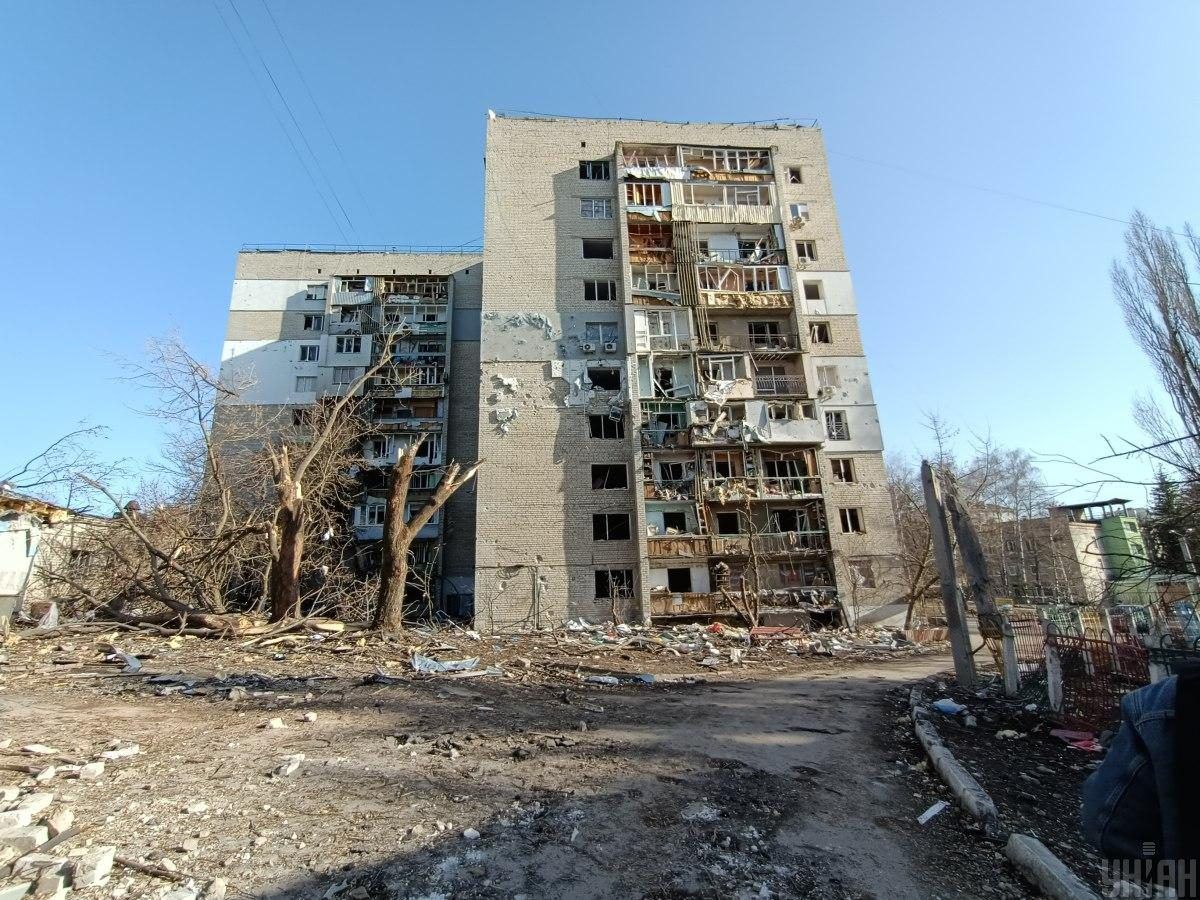 «Мы подвалы зачищаем. Знаешь как? Гранаты кидаем. Уши режу, мне пофиг – гражданский, не гражданский»