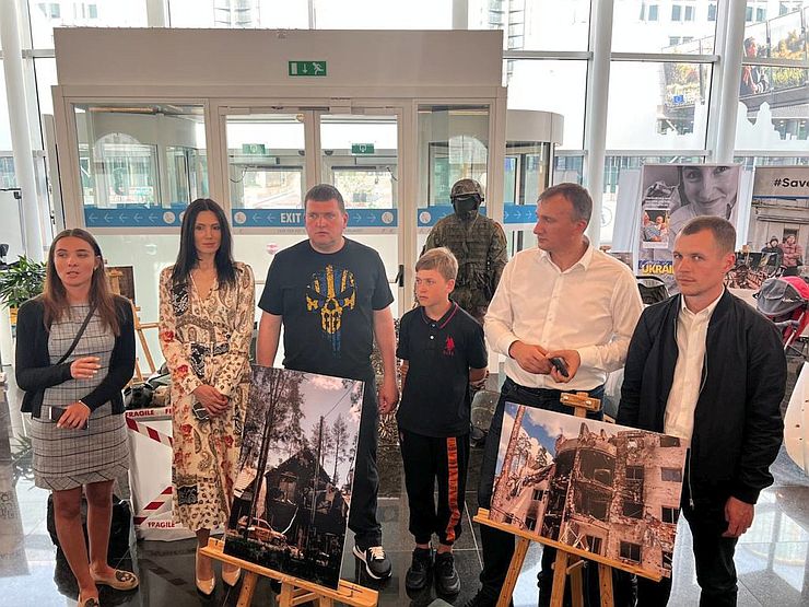 Зруйнований, але нескорений Ірпінь у Брюсселі та Парижі