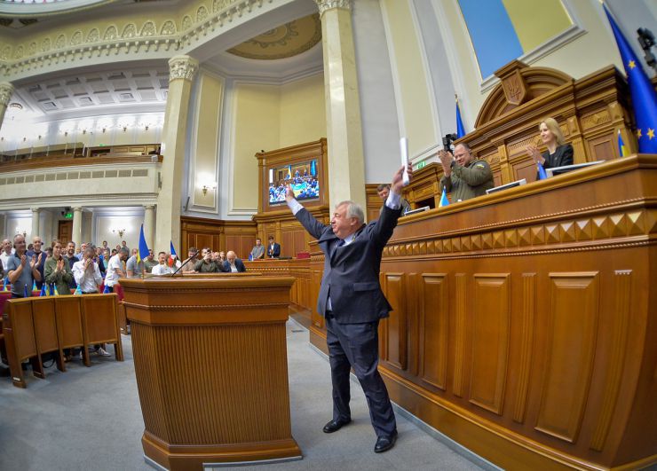 «Доля вашої країни пишеться кривавими літерами війни»