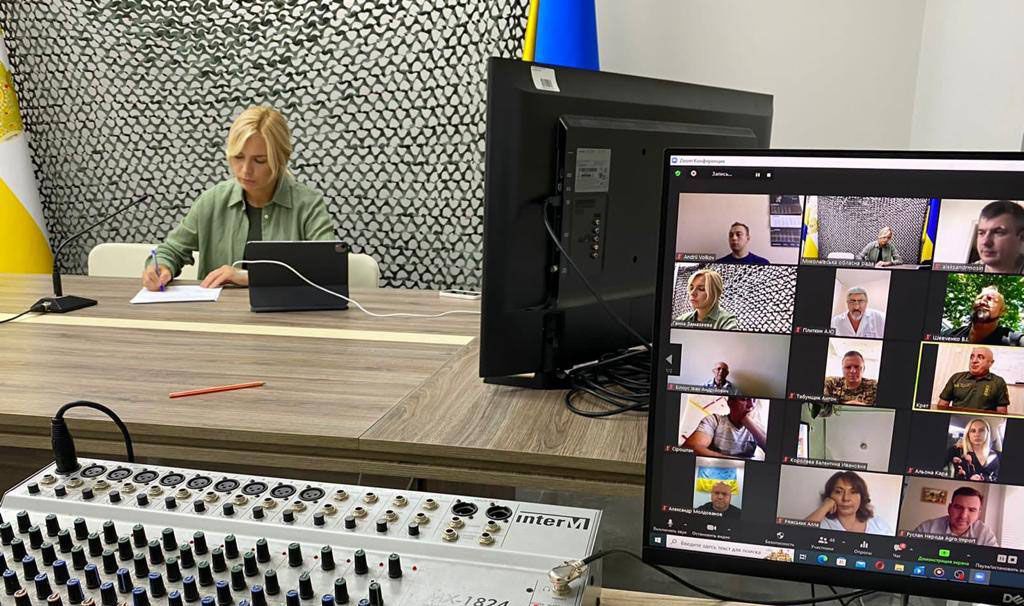 В умовах щоденних ракетних обстрілів провели сесію облради