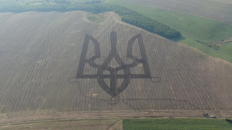 Герб і карта - на пшеничному полі