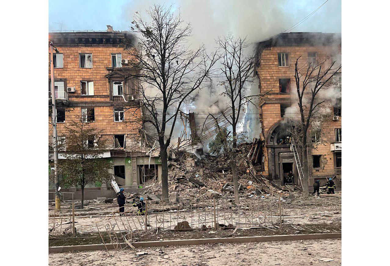 Ворог завдав сім ракетних ударів  по багатоповерхівках Запоріжжя — є загиблі та постраждалі