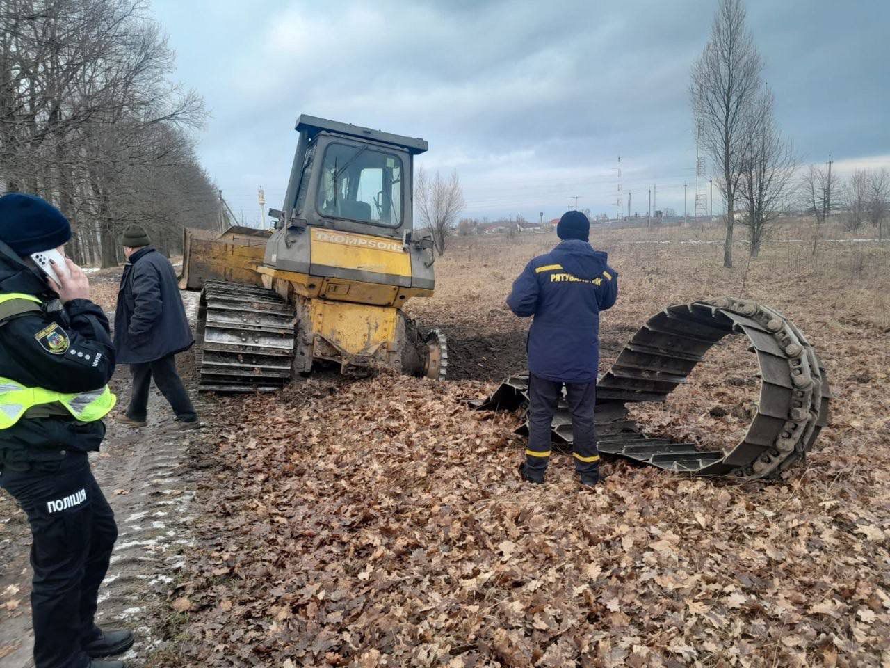 У полі на міні  підірвався бульдозер