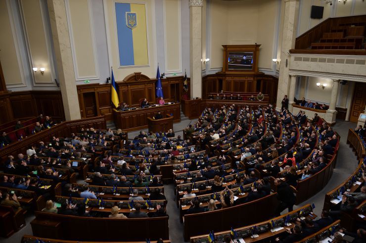 Ані слова про пленарне засідання, поки не минула година після його завершення