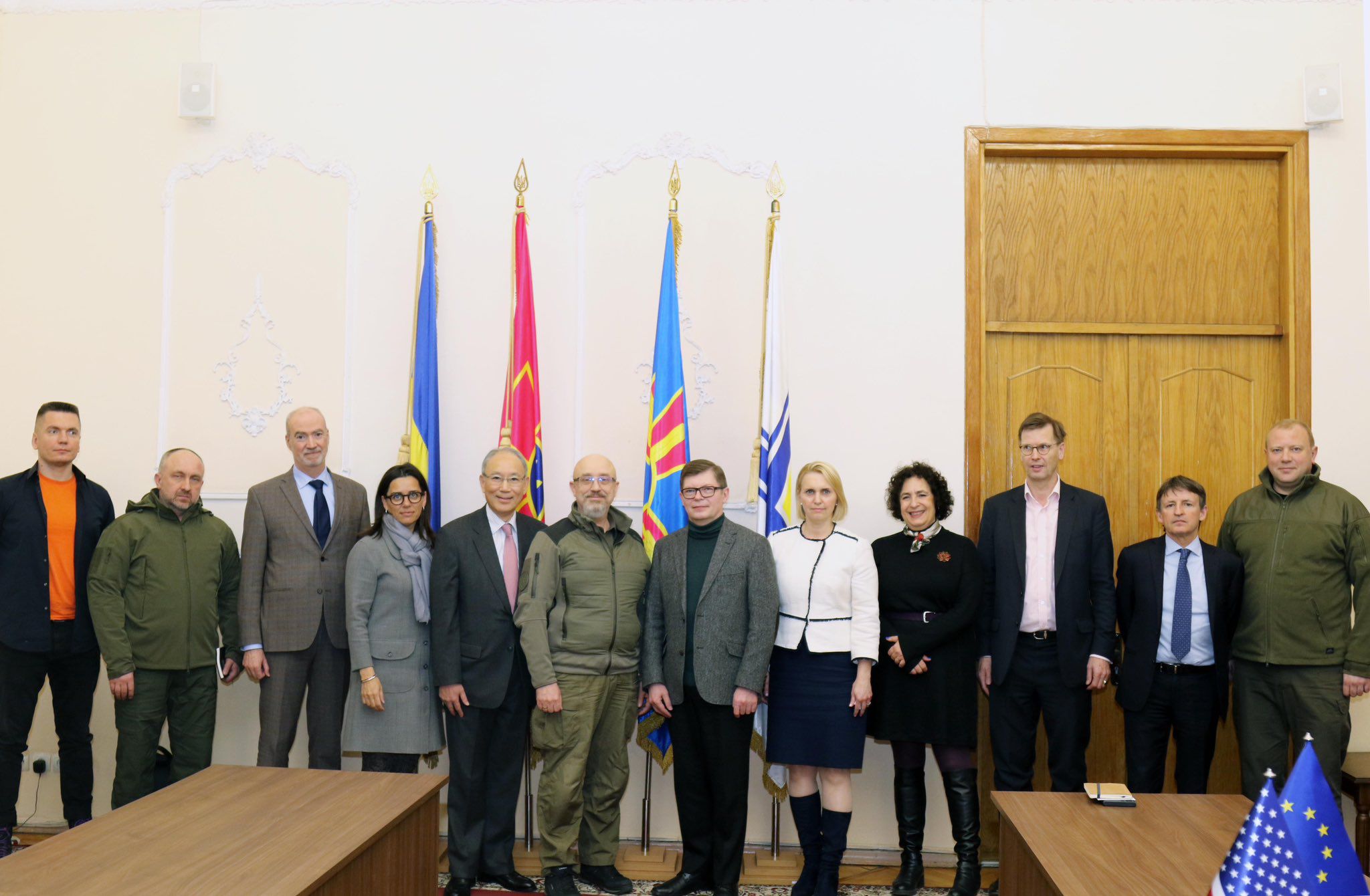 Посли «Великої сімки» обговорили реформи з міністром оборони