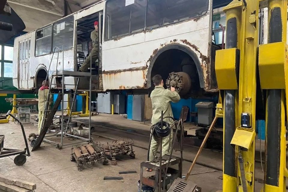 Замість парти — тролейбусне депо