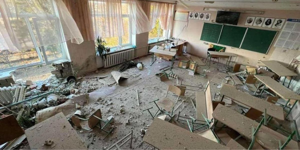 У когось нема укриття, а у когось - обстріляна школа