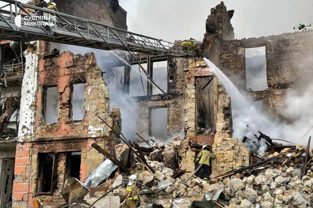 Допомагають іноземні благодійники