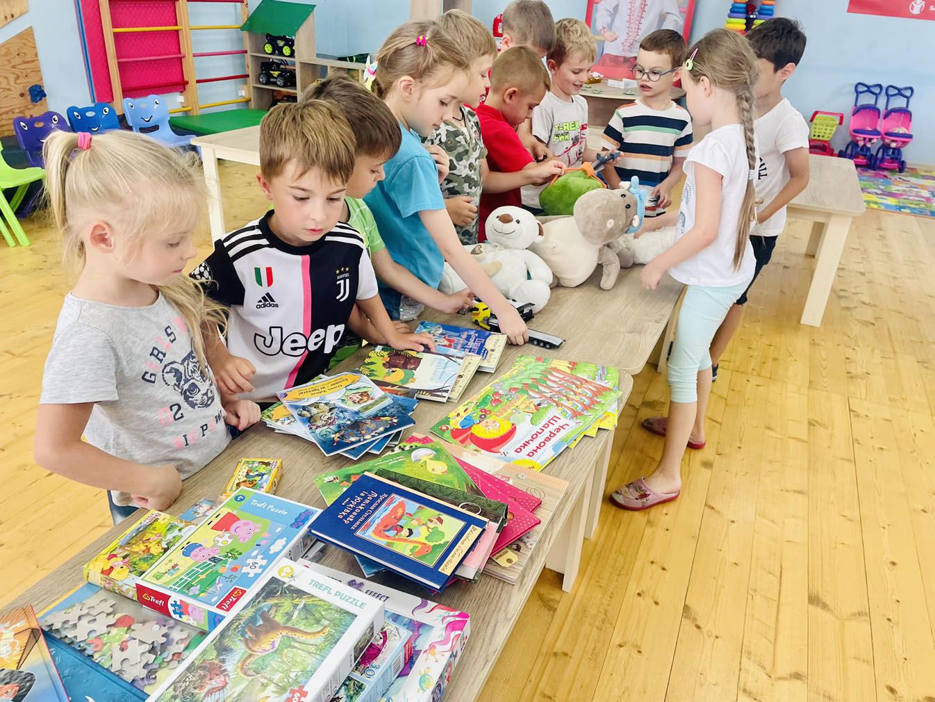 Представники Посольства України в Грузії передали вітчизняні видання до багатьох осередків нашої культури в цій країні
