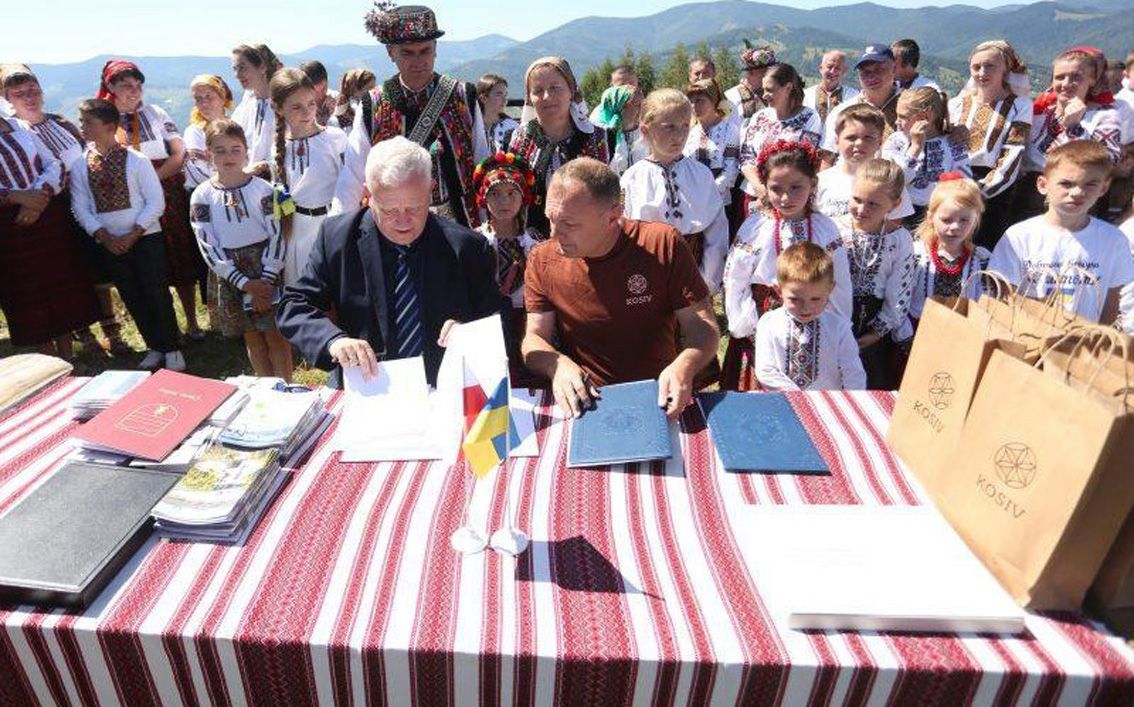 З усіх полонин  прийшли сировари