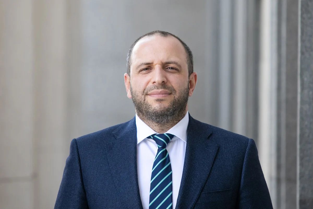 Про звільнення Умєрова Р. Е. з посади Голови Фонду державного майна України