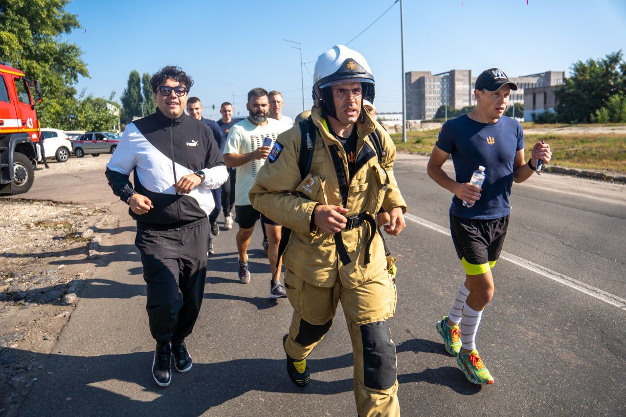 Пробіг 50 км у спорядженні пожежника і встановив рекорд