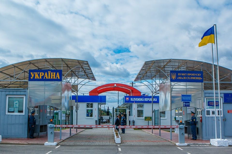 Як позбутися величезних черг на пункті перетину?