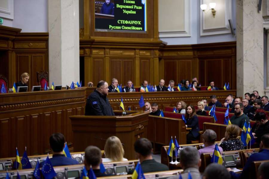Посланці світу разом з Верховною Радою вшанували пам'ять жертв Голодомору