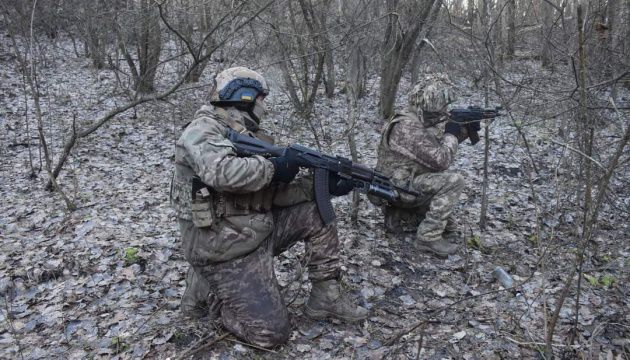 На суходолі противник не припиняє штурми і мріє помститися за поразку у Чорному морі