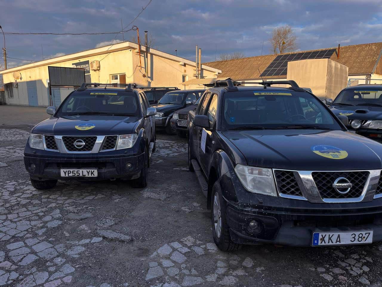 Два джипи — від депутатів