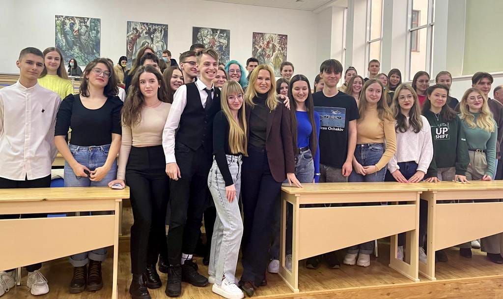 Віцеспікерка Олена Кондратюк відвідала Національний університет  «Острозька академія» та прочитала лекцію про важливість жіночого лідерства