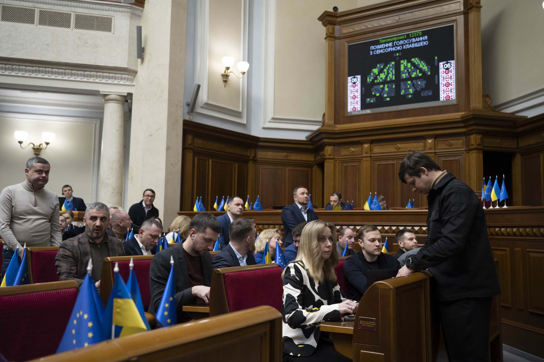 Щодо звільнення осіб, які перебували в місцях несвободи внаслідок збройної агресії проти України, від сплати  адміністративного збору за оформлення паспорта громадянина України