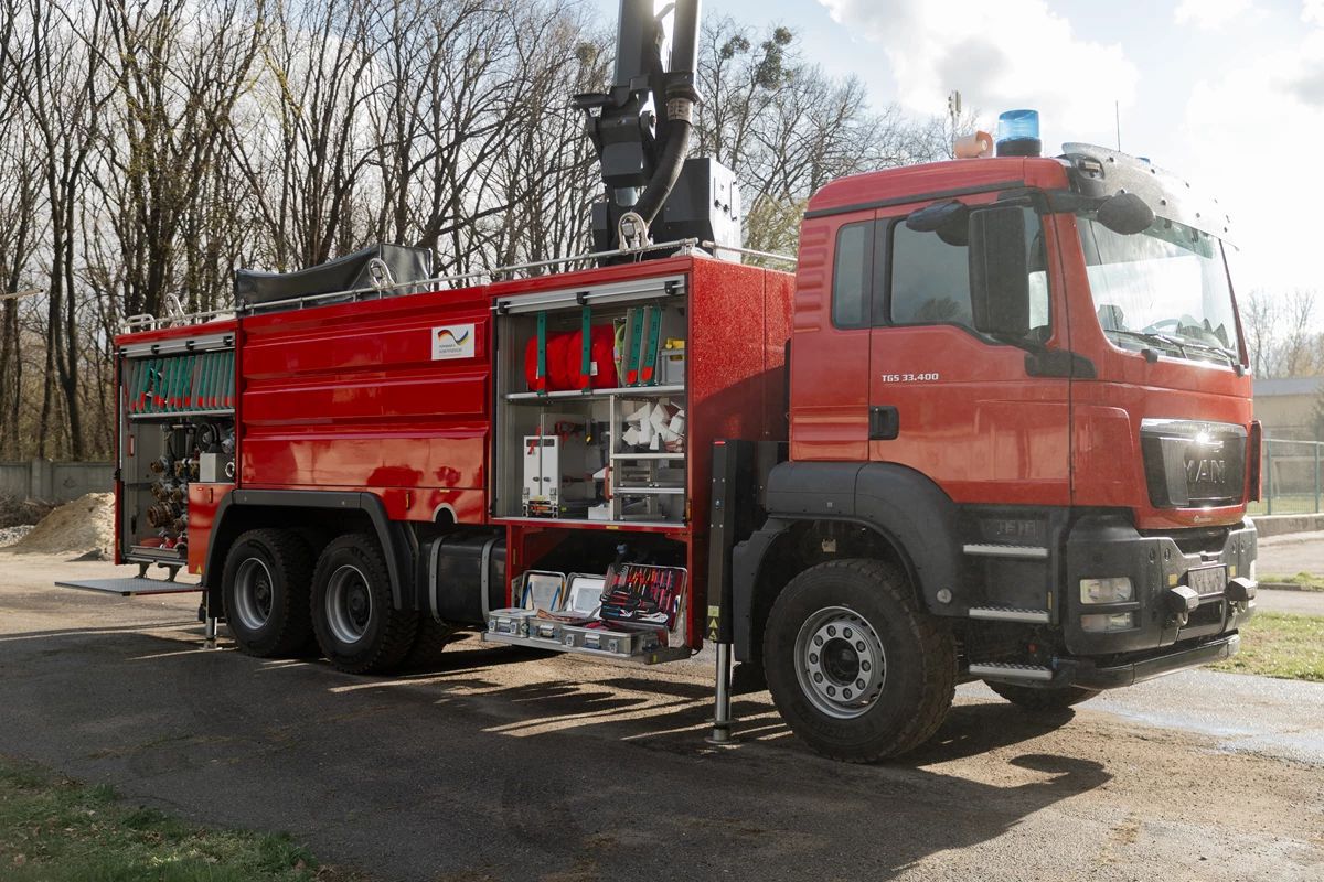 ДСНС Полтавщини отримала унікальну спецтехніку для гасіння промислових пожеж