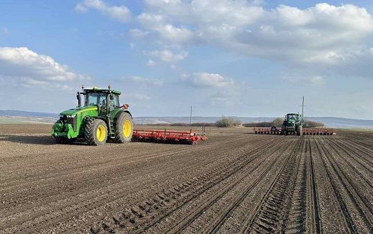 Аграрії засіяли вже 87% ярих зернових та зернобобових культур від прогнозованих площ