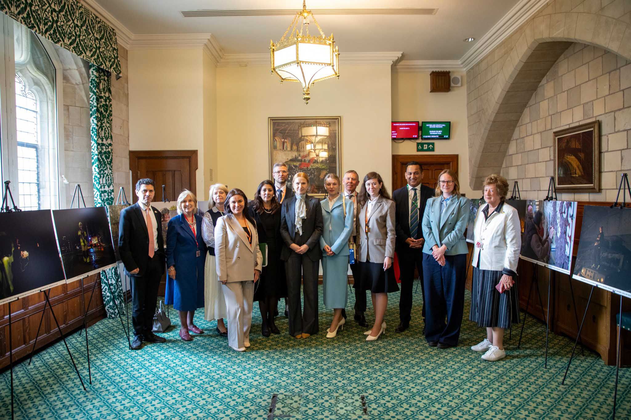 Віцеспікерка Олена Кондратюк відкрила у Парламенті Великої Британії фотовиставку «Жінки на захисті України»