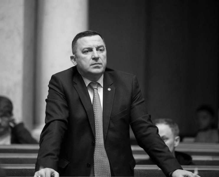 Керівництво Верховної Ради України,  народні депутати України, керівництво та працівники Апарату Парламенту висловлюють щирі співчуття з приводу трагічної смерті  Ярослава Івановича Рущишина —  народного депутата України IX скликання
