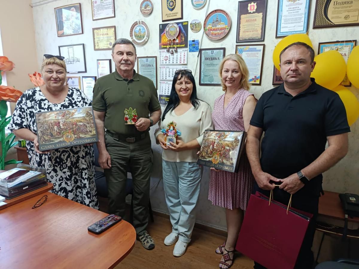 Майстри Запоріжжя та Луганщини представлять спільну виставку у Почесному консульстві Литви в Києві