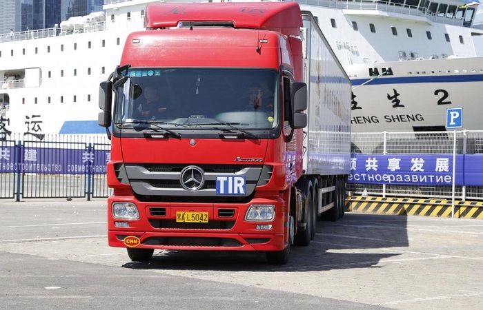 Уряд спростив порядок отримання прав на керування великогабаритними транспортними засобами під час воєнного стану