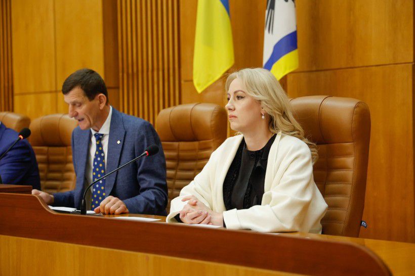 На сесії Івано-Франківської облради додатково спрямували кошти на оборону, медицину, освіту та дороги